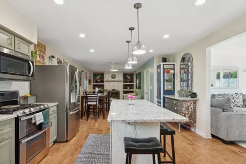 Kitchen - 466 Melrose Ct, Elgin, IL 60123 photo 4 of 4