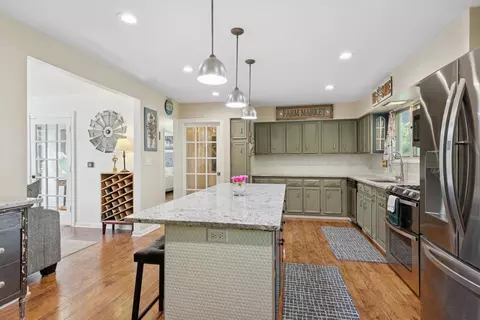 Kitchen - 466 Melrose Ct, Elgin, IL 60123 photo 3 of 4