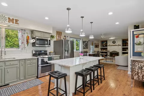 Kitchen - 466 Melrose Ct, Elgin, IL 60123 photo 1 of 4