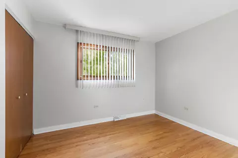 Bedroom - 397 W Walnut Ave, Des Plaines, IL 60016 photo 1 of 2