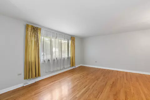 Living - 397 W Walnut Ave, Des Plaines, IL 60016 photo 3 of 5