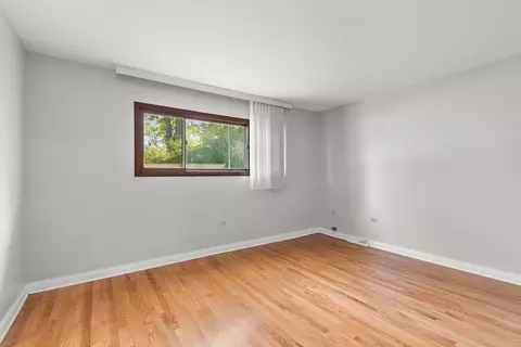 Bedroom - 397 W Walnut Ave, Des Plaines, IL 60016 photo 2 of 2