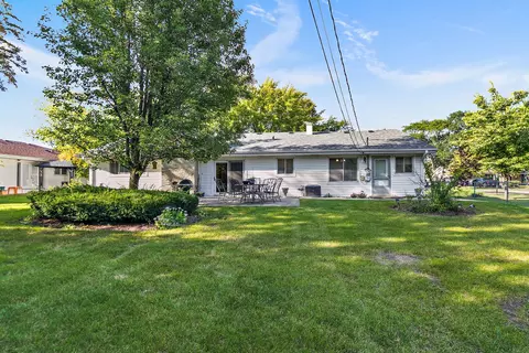 Exterior - 397 W Walnut Ave, Des Plaines, IL 60016 photo 2 of 4