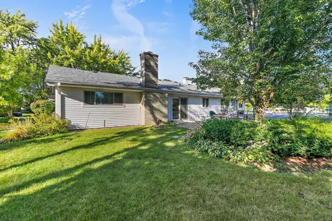 Exterior - 397 W Walnut Ave, Des Plaines, IL 60016 photo 1 of 4