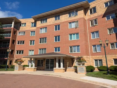 720 Creekside Dr #305, Mount Prospect, IL 60056