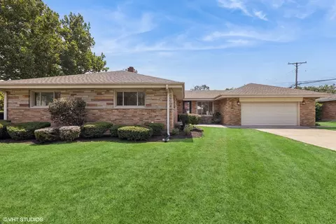 2626 Sunnyside Ave, Westchester, IL 60154