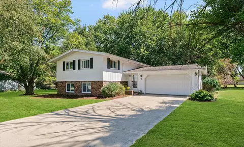5 Allison Dr W, Paxton, IL 60957