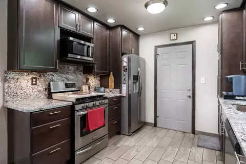 6427 Greystone, Roscoe, IL 61073 photo 14