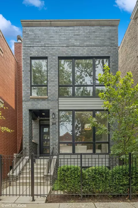 2011 N Oakley Ave, Chicago, IL 60647