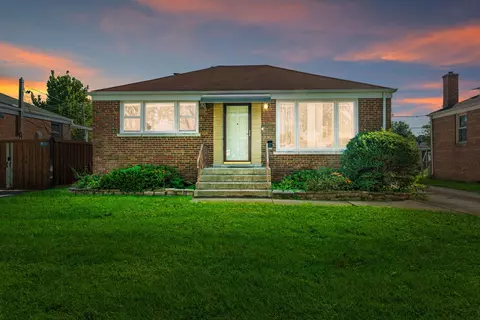 Exterior - 425 N Jackson Blvd, Hillside, IL 60162 photo 6 of 6
