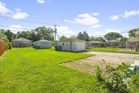 Exterior - 425 N Jackson Blvd, Hillside, IL 60162 photo 3 of 6