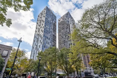 345 W Fullerton Pkwy #1806, Chicago, IL 60614