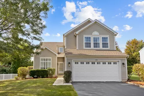 590 Fenwick Ln, South Elgin, IL 60177