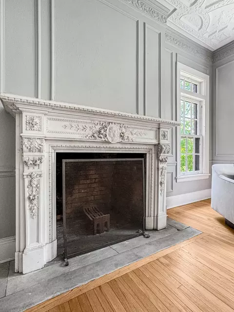 Living - 141 Loretto Ct, Wheaton, IL 60189 photo 5 of 6
