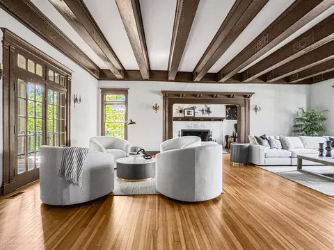 Living - 141 Loretto Ct, Wheaton, IL 60189 photo 1 of 6