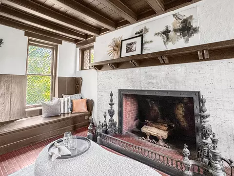 Living - 141 Loretto Ct, Wheaton, IL 60189 photo 4 of 6