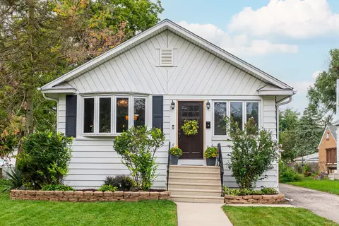 326 S Wisconsin Ave, Villa Park, IL 60181