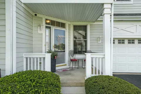 8675 Saddlebred Ct, Frankfort, IL 60423