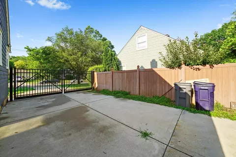 Exterior - 515 Adams St, Elgin, IL 60123 photo 6 of 7