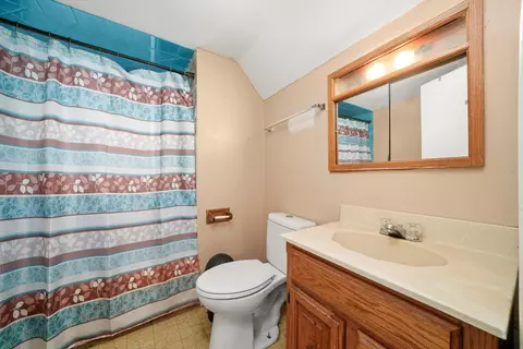 Bath - 515 Adams St, Elgin, IL 60123 photo 1 of 2