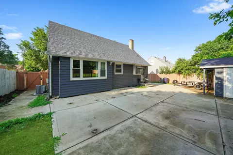 Exterior - 515 Adams St, Elgin, IL 60123 photo 4 of 7