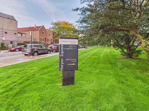 4800 S Lake Park Ave #909A, Chicago, IL 60615