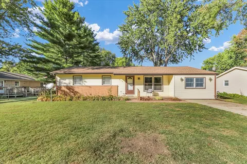 614 E Larmon St, Tolono, IL 61880