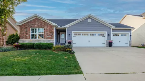 1210 Willow Creek Dr, Bloomington, IL 61705