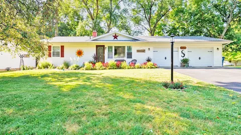 210 W North St, Colfax, IL 61728