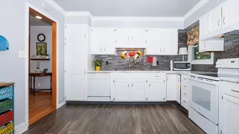 210 W North St, Colfax, IL 61728 photo 9