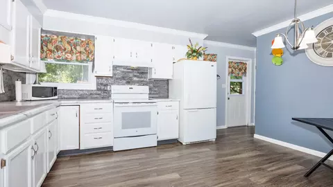 210 W North St, Colfax, IL 61728 photo 7