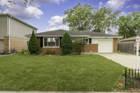 404 Virginia Pl, Wheeling, IL 60090