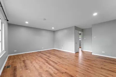 404 Virginia Pl, Wheeling, IL 60090 photo 2