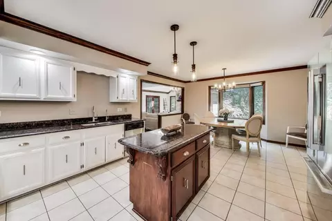 421 Creekside Ct, Willowbrook, IL 60527 photo 8