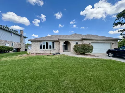7632 Hanover Dr, Tinley Park, IL 60477