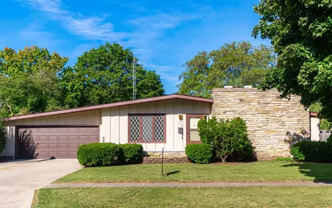 1113 Gifford St, Dekalb, IL 60115