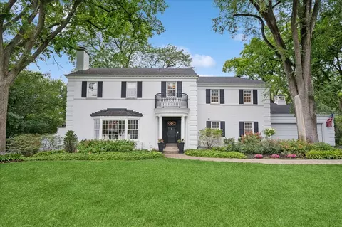 638 Glenayre Dr, Glenview, IL 60025