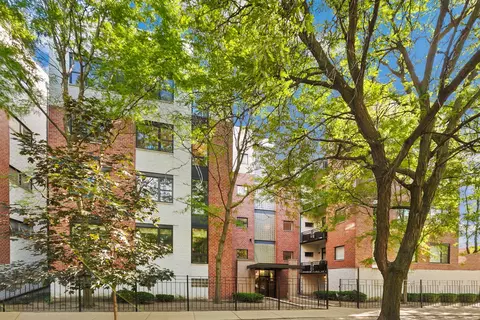 2337 W Wolfram St #411, Chicago, IL 60618
