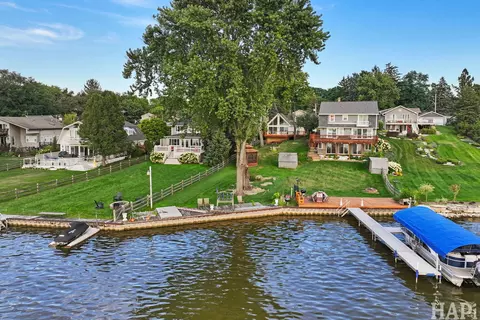 36 N Lake Ave, Fox Lake, IL 60020