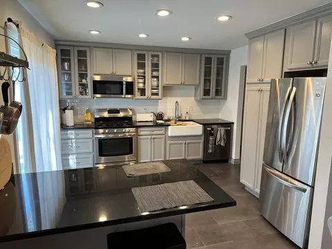 1195 Old Timber Ct, Hoffman Estates, IL 60192 photo 2