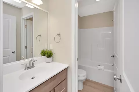 Bath - 1767 Bristlecone Dr, Normal, IL 61761 photo 4 of 4