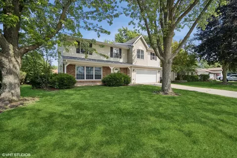 370 Hobble Bush Dr, Lake Zurich, IL 60047