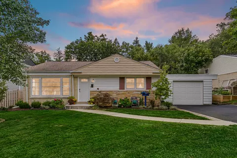 338 Maple St, Glen Ellyn, IL 60137
