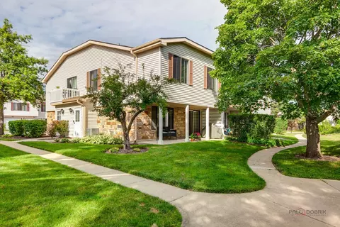 365 Jefferson Ct, Vernon Hills, IL 60061