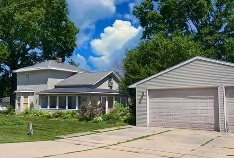 207 E Lincoln St, Seneca, IL 61360