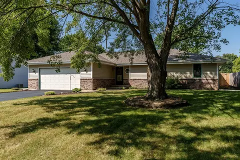 9022 Polaris Dr, Machesney Park, IL 61115