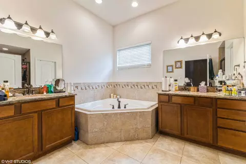 Bath - 3106 Hermes Dr, Olympia Fields, IL 60461 photo 2 of 3