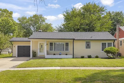 9217 Lynwood Dr, Oak Lawn, IL 60453