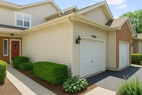 7833 Darien Lake Dr, Darien, IL 60561