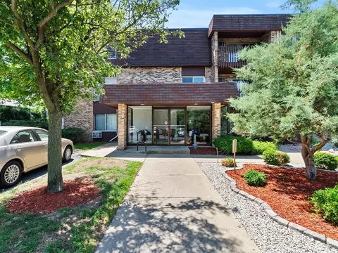 940 E Old Willow Rd #305, Prospect Heights, IL 60070
